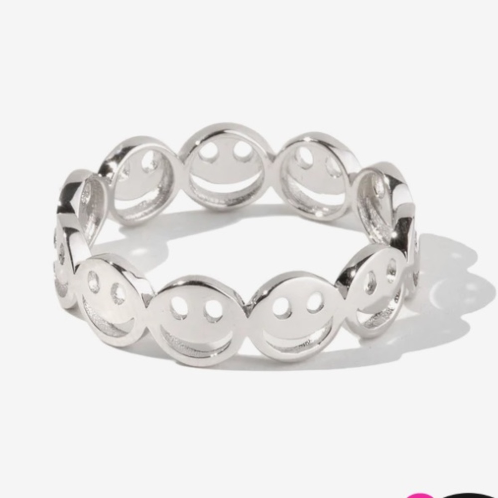 Oomiay giggle ring. 925 sterling silver stamped